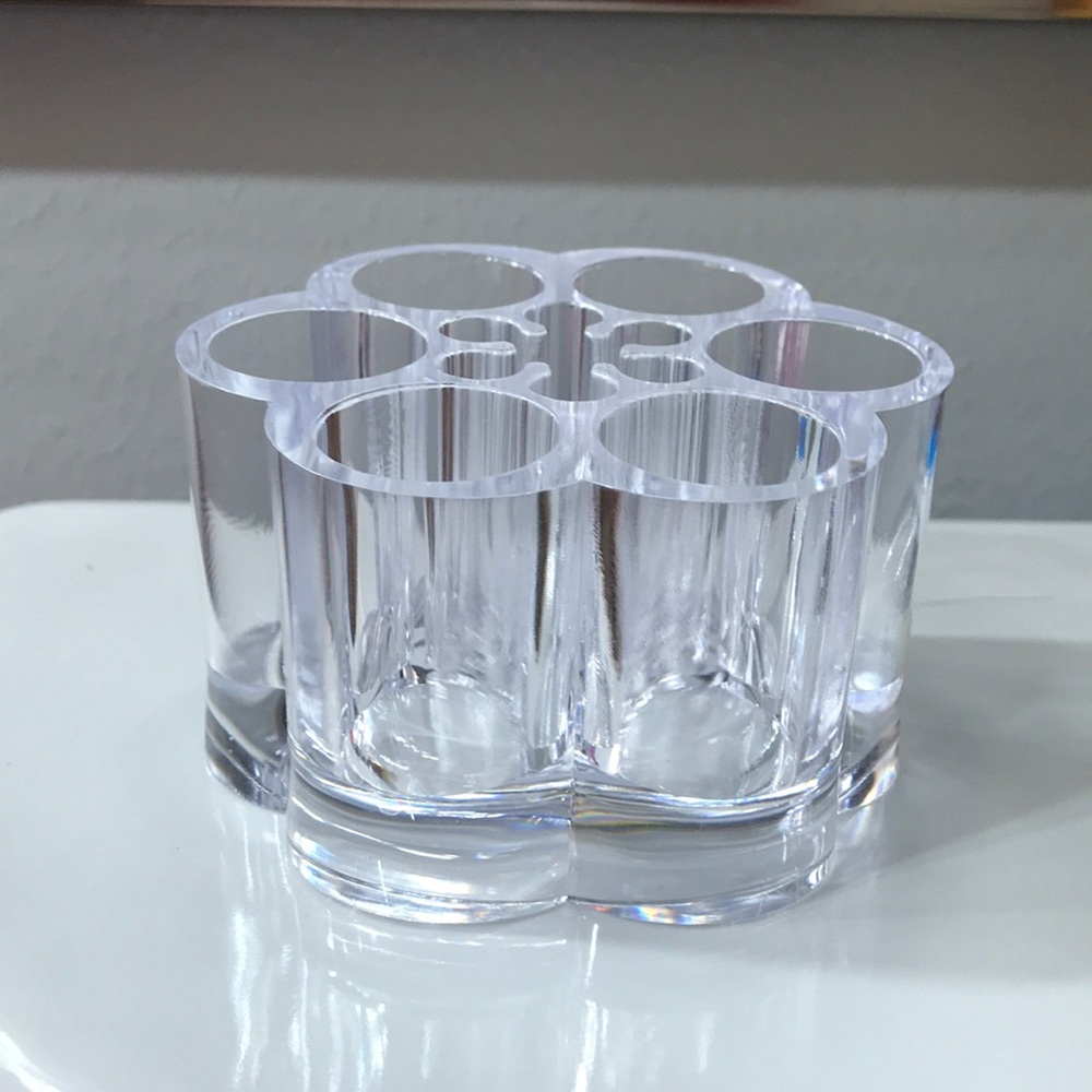 A holder for lipstick or lipgloss